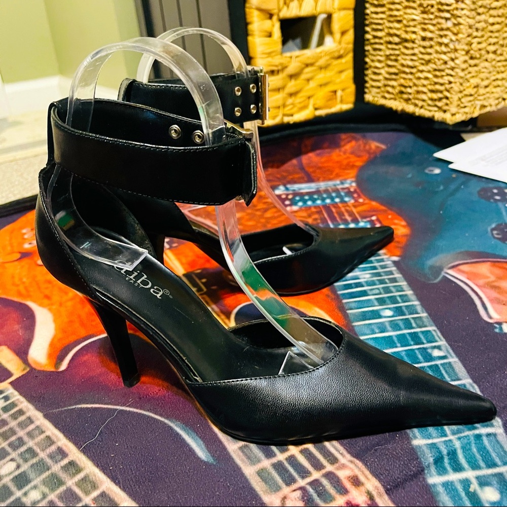 👠Gorgeous Black DIBA Pointed Toe Ankle Strap Stilettos!